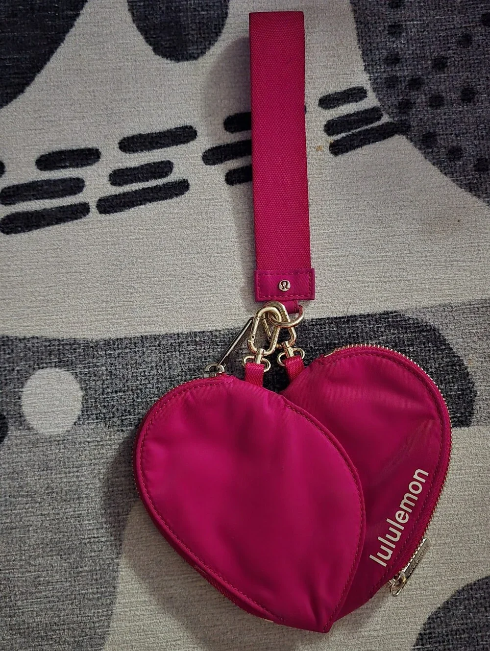 Lululemon Dual Pouch Wristlet Heart Valentines Day Passionate Gold Limited